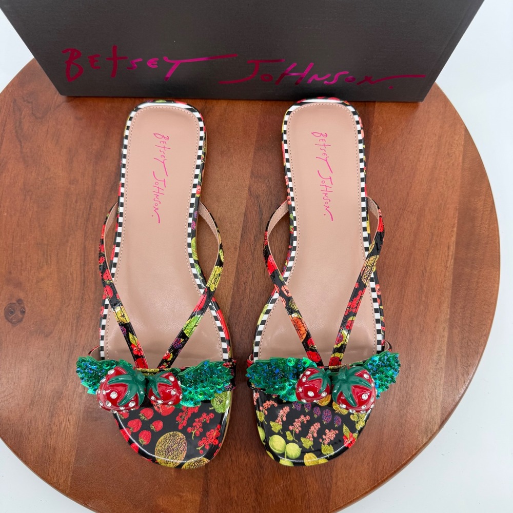 Betsey Johnson Garrik Sandals Black Multi Strawberry Fruit Print Women Size 11